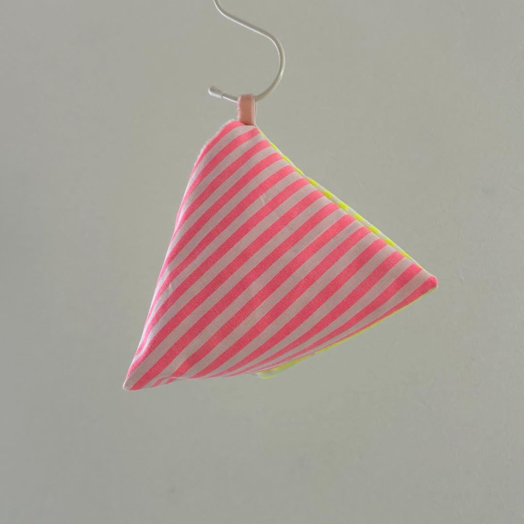 フクモモテトラポーチ　蛍光ストライプ①