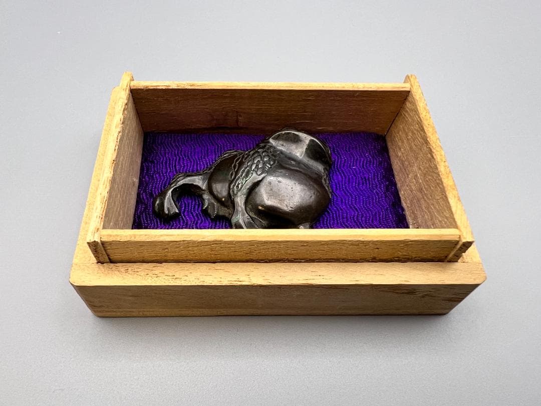 【海】江戸明治金工　蛙図　カエル　金目　手彫　大金具　銅製鍍金　骨董品　箱付