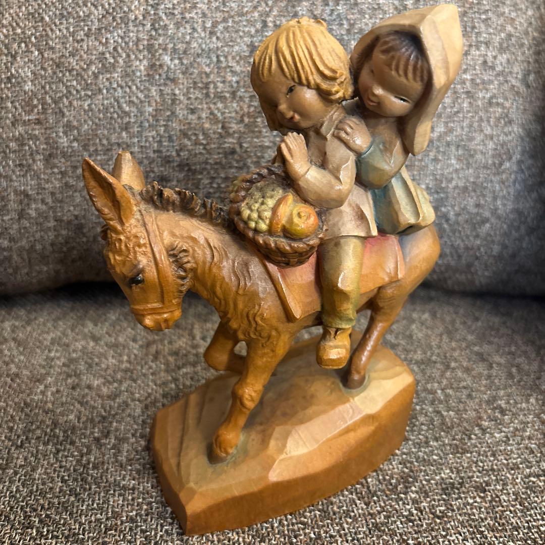 フェランディス・アンリの木彫りの置物「旅（The Journey）」