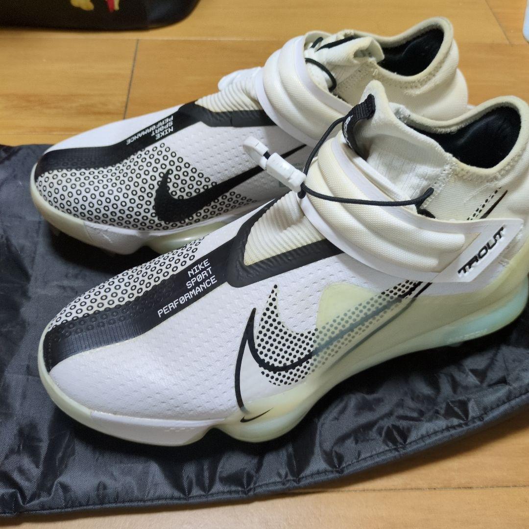 Nike Zoom Trout ホワイト スパイクシューズ