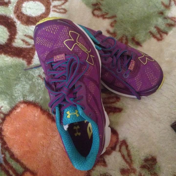 アンダーアーマー スニーカー