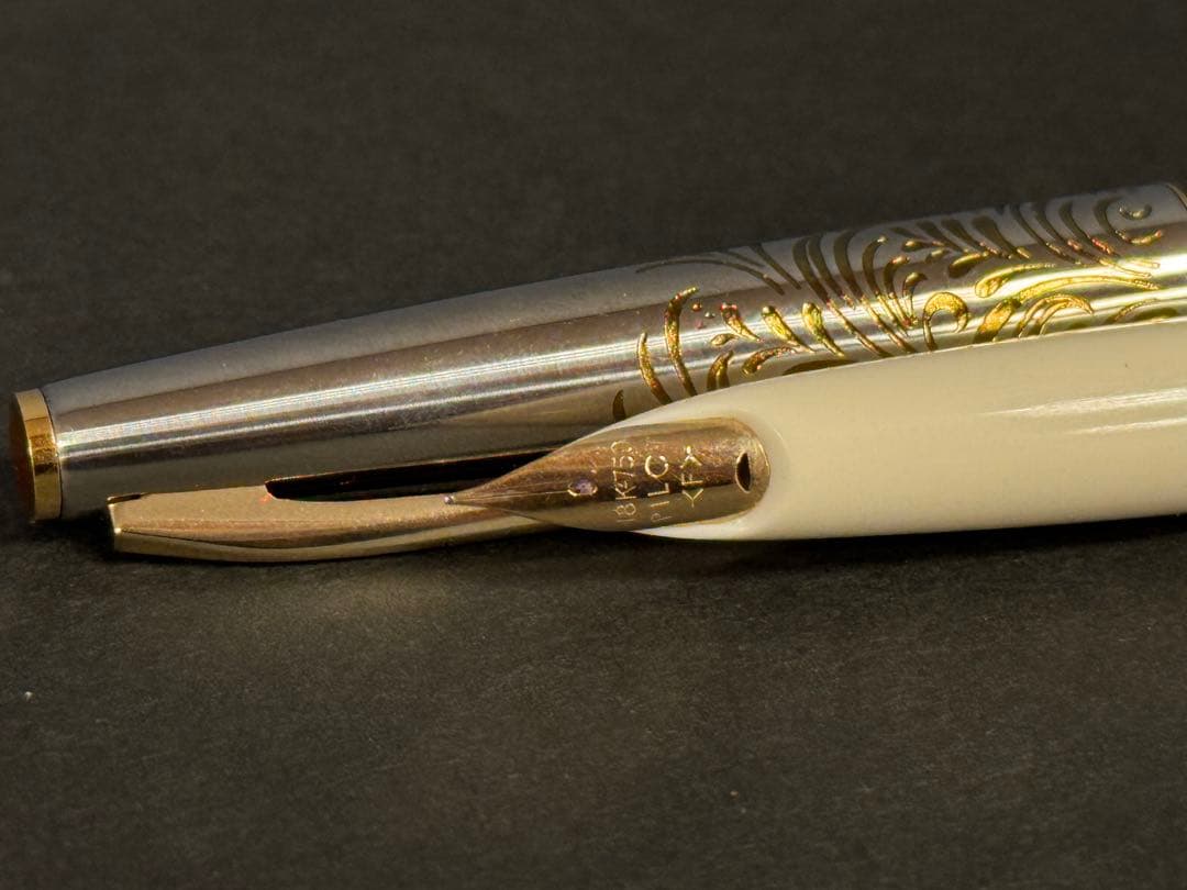 専用になりますPILOT パイロット　レディ 唐草模様 アイボリーカバー 18K