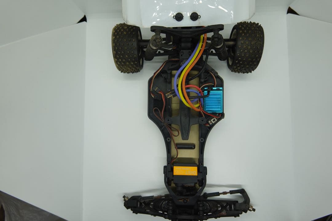 メ*0様 Team Durango製のラジコンカー　シャーシ