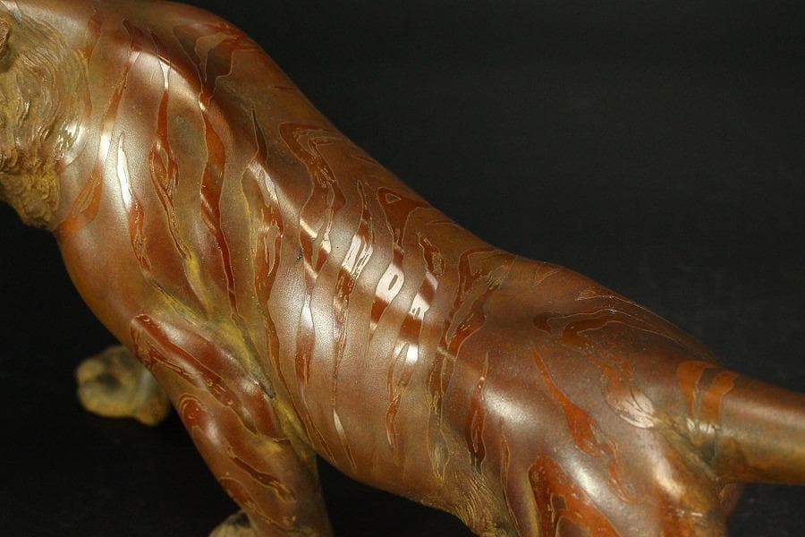 虎 置物 玉眼 銅製 躍動感(メ1339)