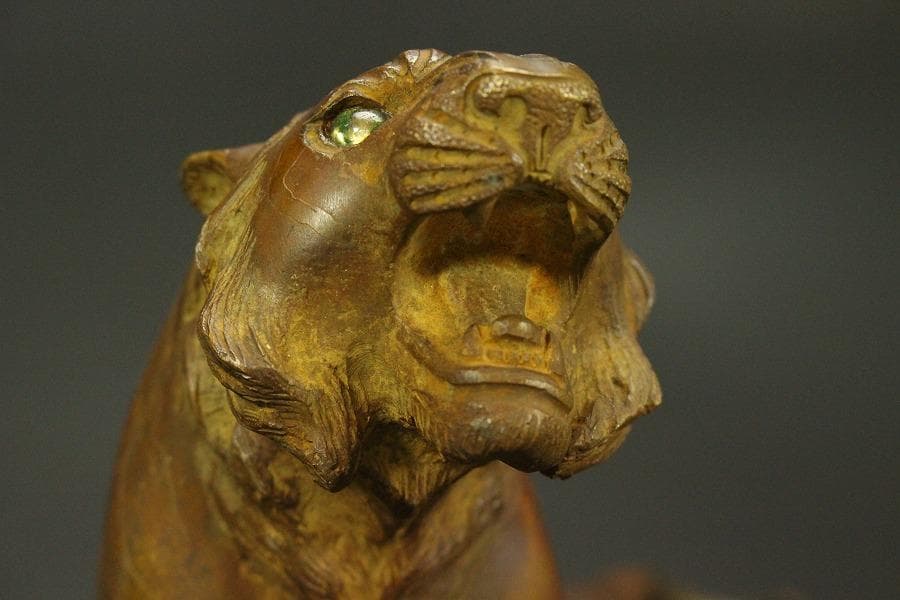 虎 置物 玉眼 銅製 躍動感(メ1339)