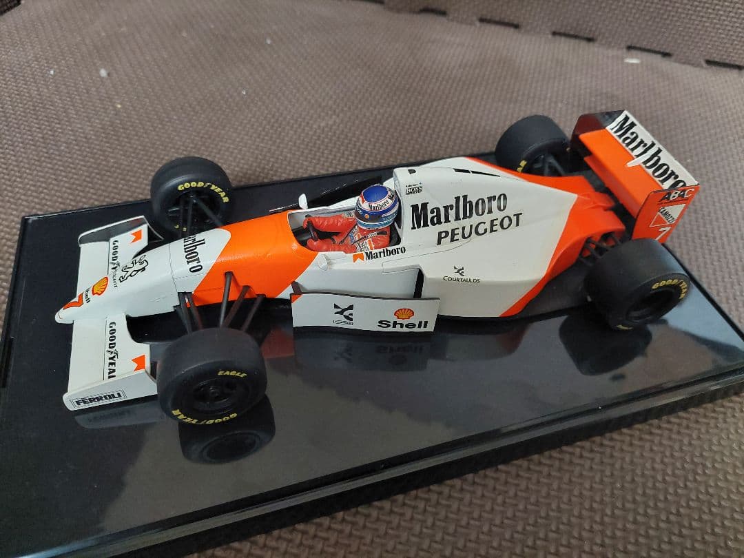 PMA 1/18 ＃７ マクラーレン MP4/9 ハッキネン マルボロ仕様