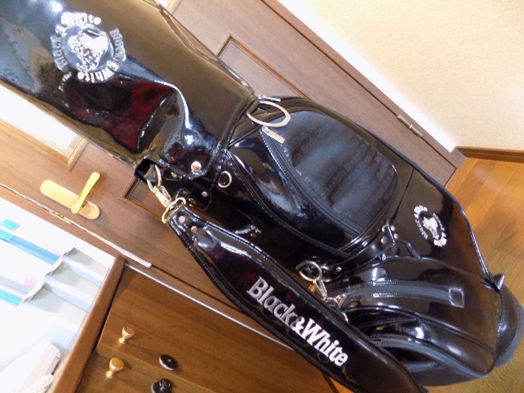 ブラック&ホワイト 9.5型 軽量 キャディーバッグ エナメルブラック 大型