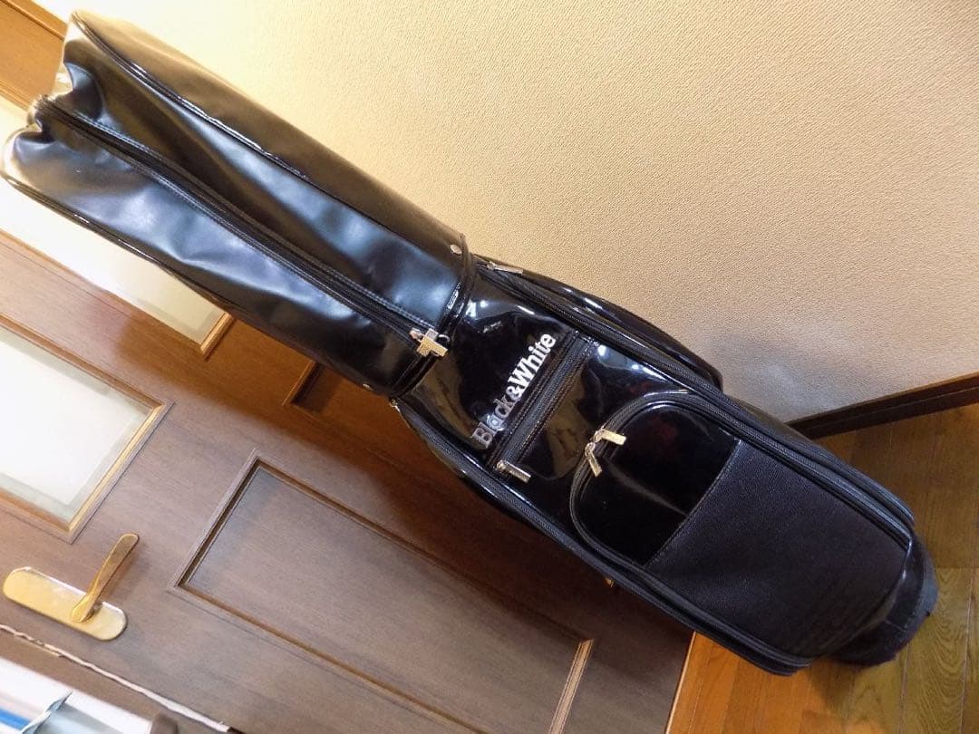 ブラック&ホワイト 9.5型 軽量 キャディーバッグ エナメルブラック 大型