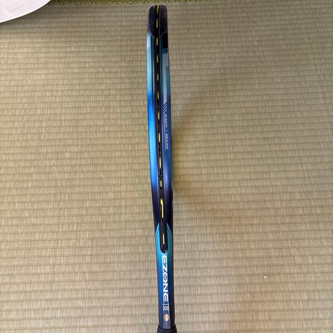 YONEX EZONE 100 テニスラケット　グリップ2