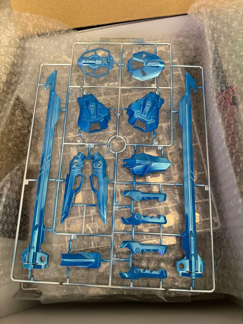 ガンダムSEED・PGパーフェクトストライクメッキ塗装済みキット