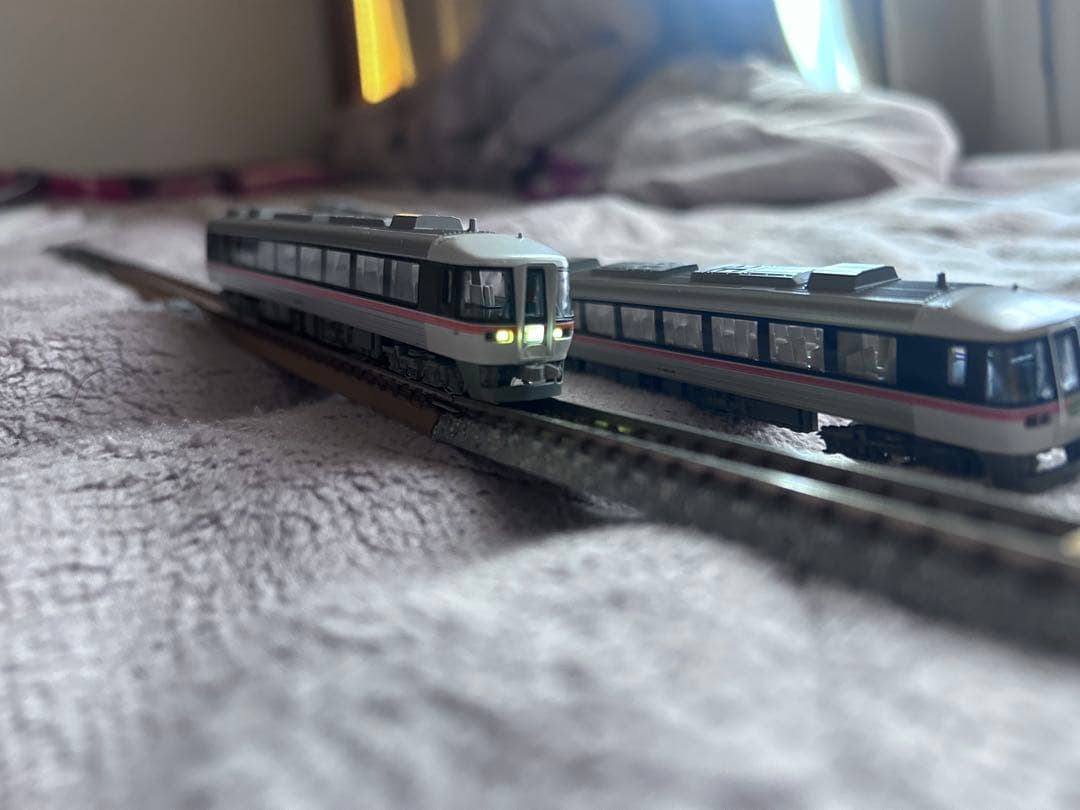 キハ85系Nゲージ鉄道模型 2両内部照明付き