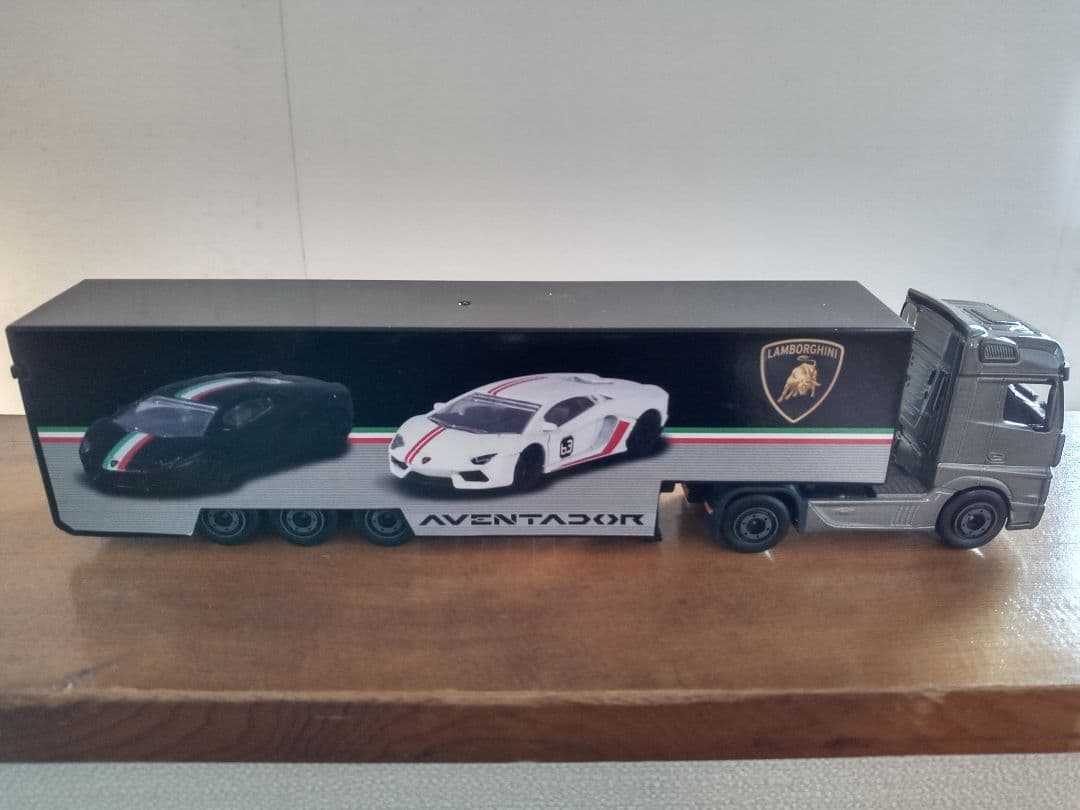 ランボルギーニ　メルセデス　トランスポーター　マジョレット　1/64トミカサイズ