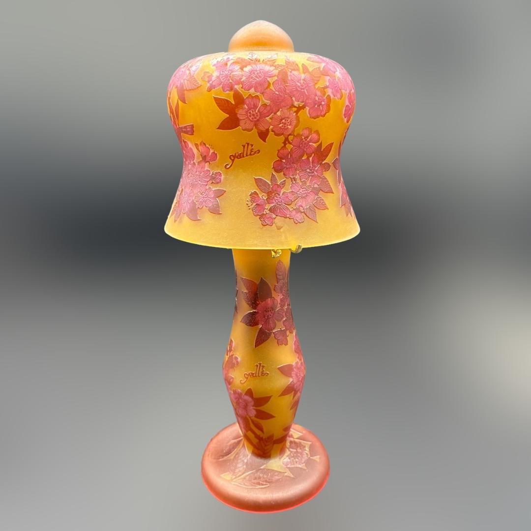 エミールガレ　 二灯ランプ 　林檎紋　カメオ彫り　被せガラス　高さ50ｃｍ