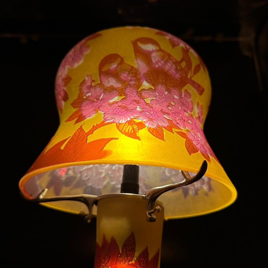 エミールガレ　 二灯ランプ 　林檎紋　カメオ彫り　被せガラス　高さ50ｃｍ