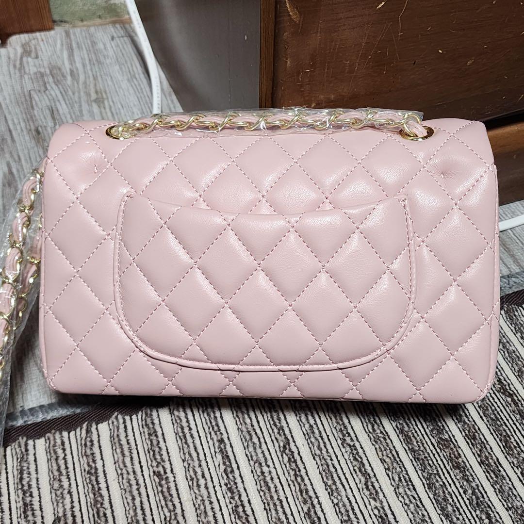 CHANEL ショルダーバッグ　キルティング　ゴールドチェーン　ノベルティ