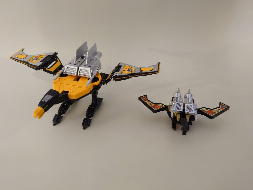 非正規　トランスフォーマー 　カセットロン「ヴォルチャー　バザード」２種セット