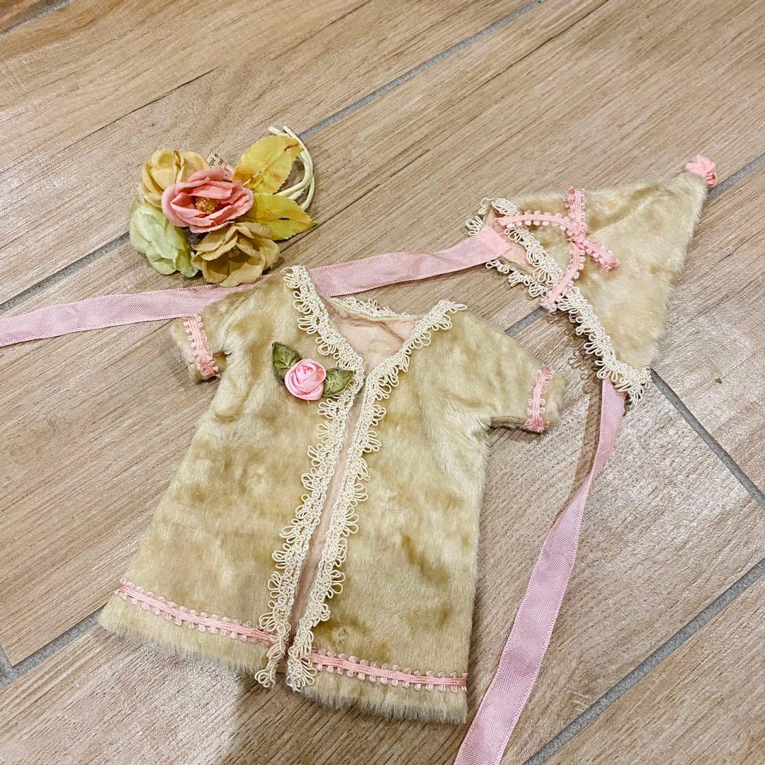 小さなアンティークドールのアンティークコートドレス&ハット　1号用