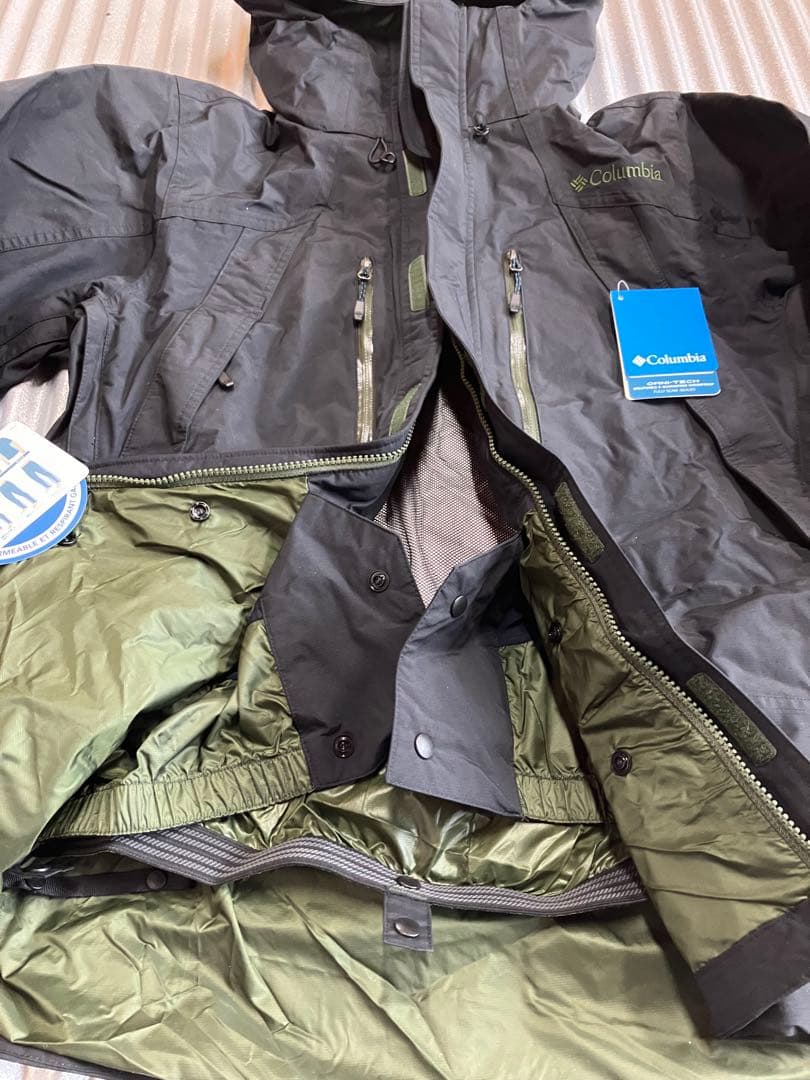 未使用　コロンビア　スノボウェア　S 上着　ジャケット　アウター　メンズ　黒