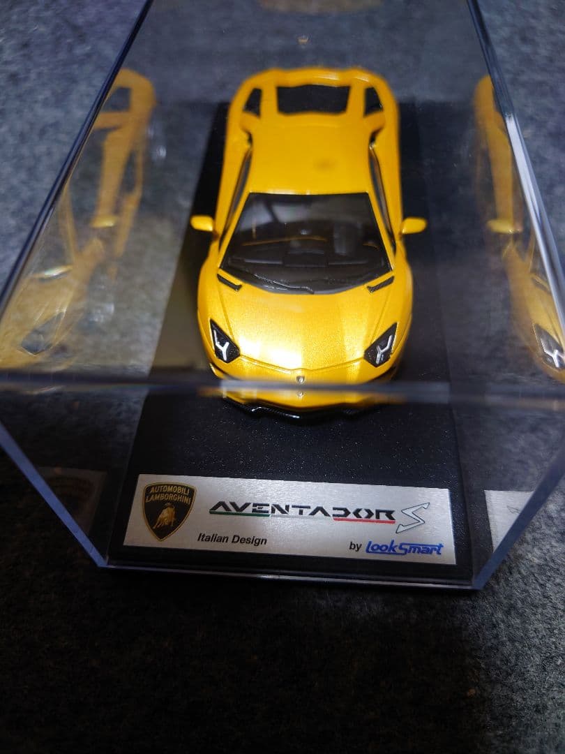 ルックスマート1/43ランボルギーニアヴェンタドールS イエロー