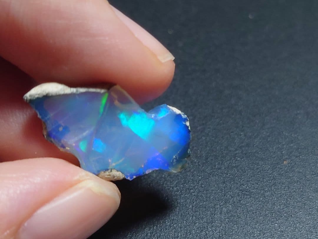 プレシャスオパール 原石 多色　ジュエリー　グレード　エチオピア　鉱物