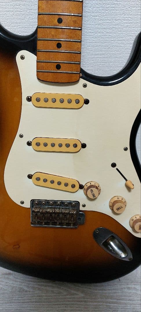Fender ストラトキャスター サンバースト