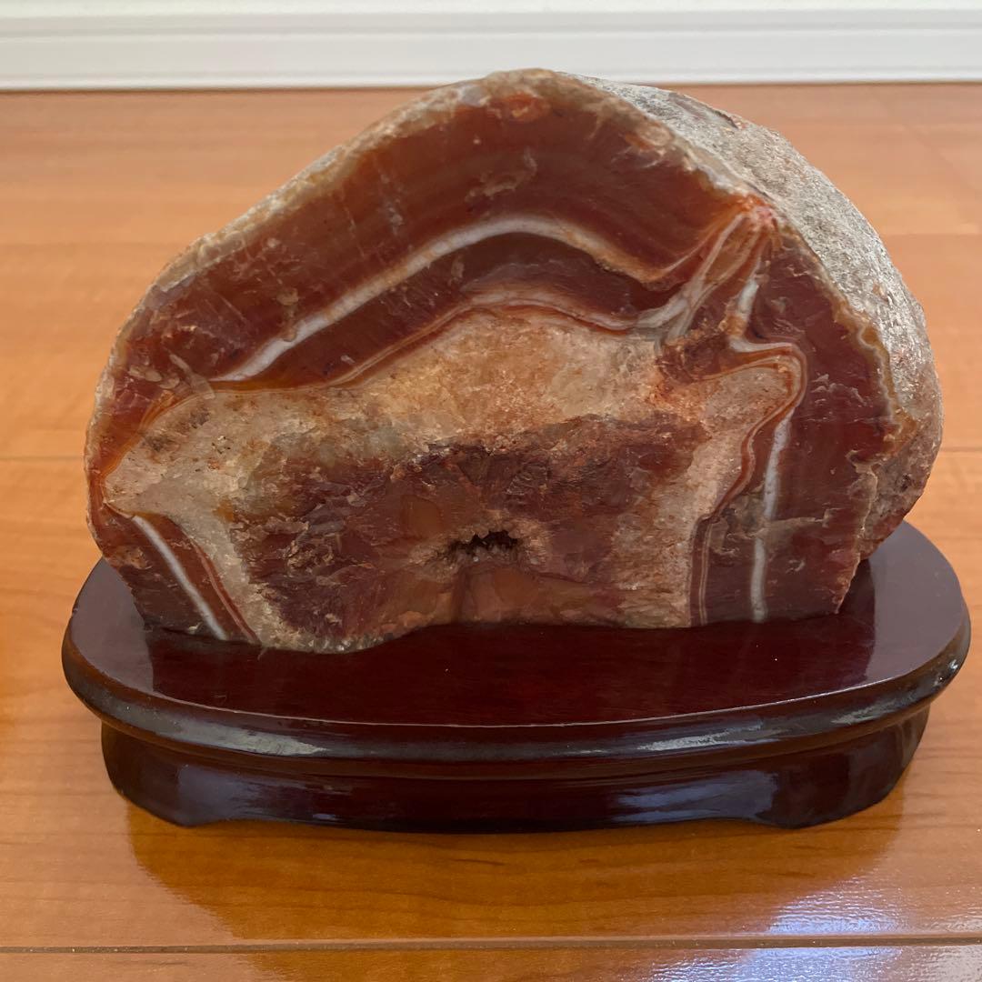 メノウ　アゲート ストライプ模様 木製台座付き