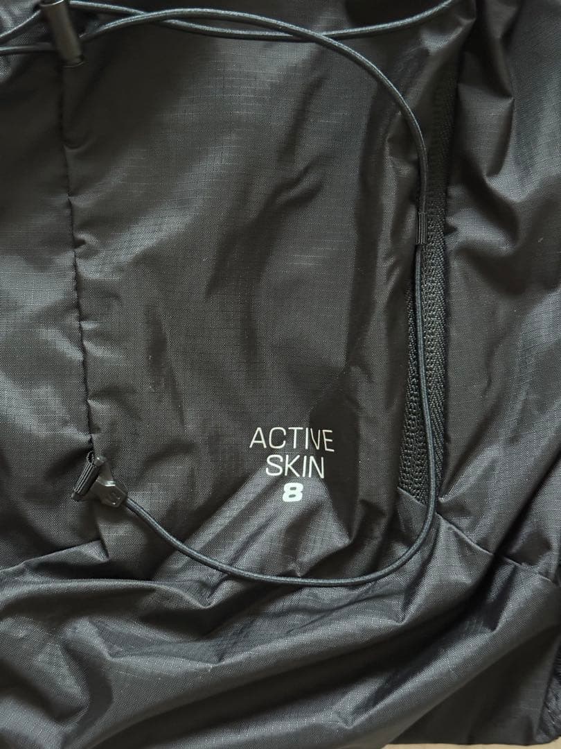 【新品未使用】SALOMON ACTIVE SKIN 8 Mサイズ フラスク付き