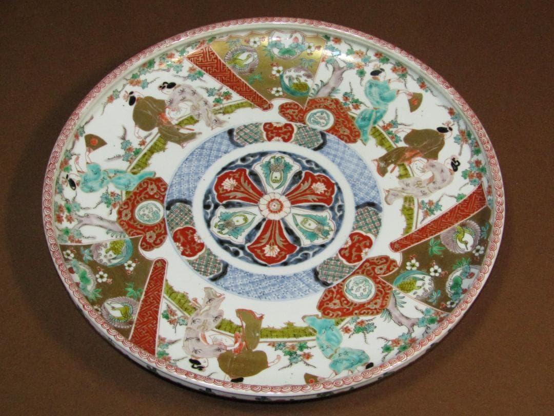 【色絵　時代　割絵花見踊り図　一尺四寸　銅鑼鉢・大皿】古伊万里