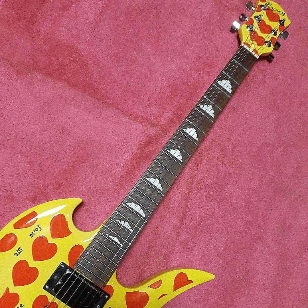 イエローハート・hideモデル。モッキンバードエレキギター。
