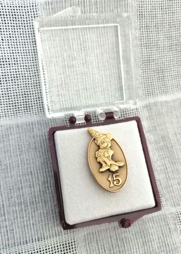 ディズニー ピンバッジ 勤続 15年