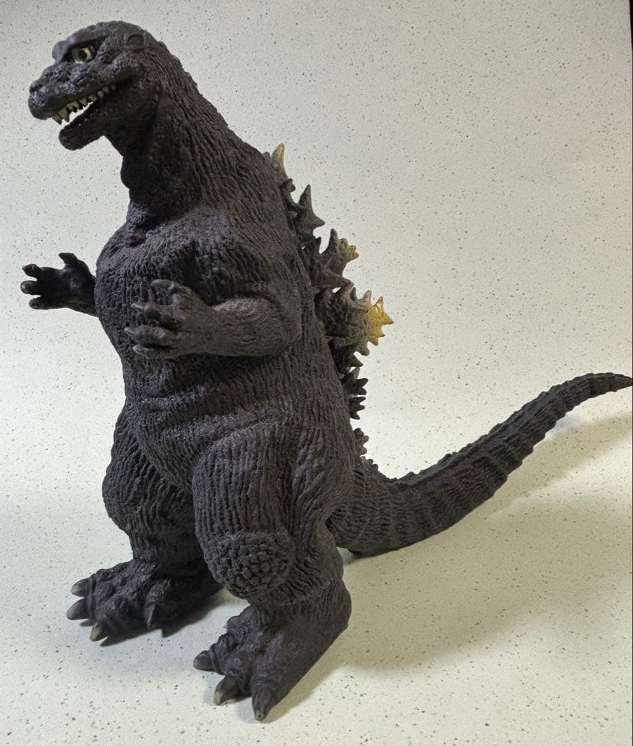 ゴジラ 1/250のリアルに雄叫びをあげ動くフィギュア