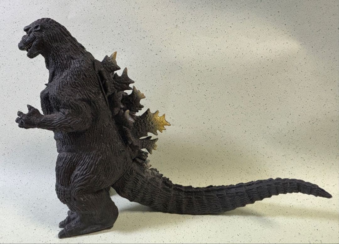 ゴジラ 1/250のリアルに雄叫びをあげ動くフィギュア