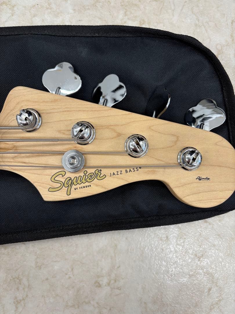 Squier Jazz Bass ベース　fender ケース付き
