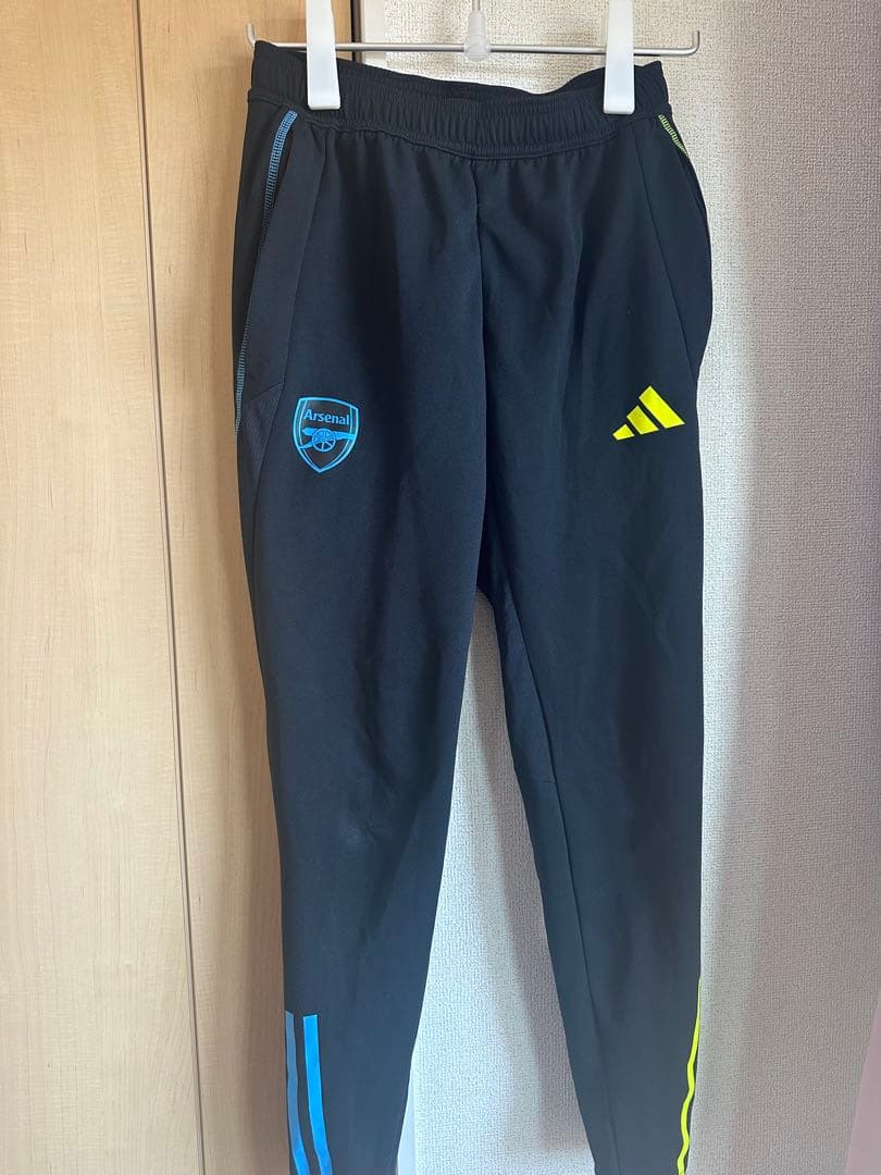 アーセナル　23-24シーズントレーニングウェア上下セット　Mサイズ