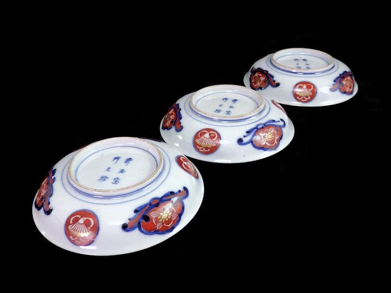 大聖寺伊万里　金襴手　花に菊花四方襷紋の図　４寸皿　３枚　B207-CHc