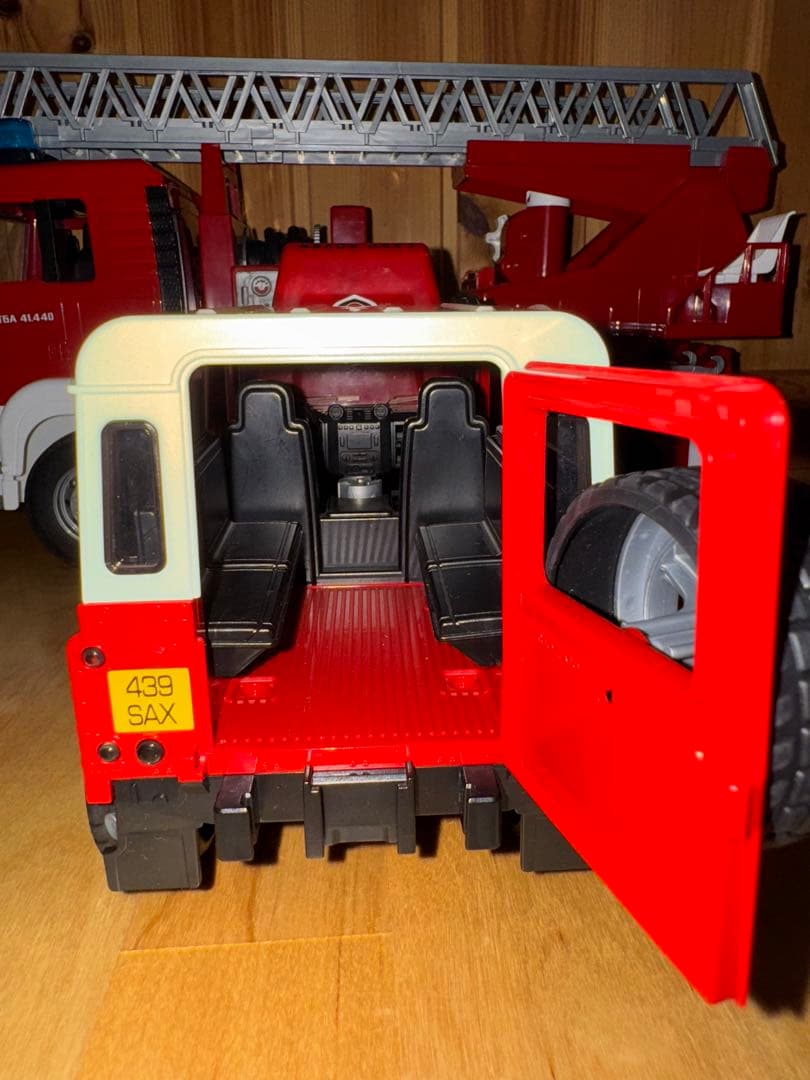 Bruder ブルーダー 消防車　ランドローバー　ショベルカー　おまけ付き