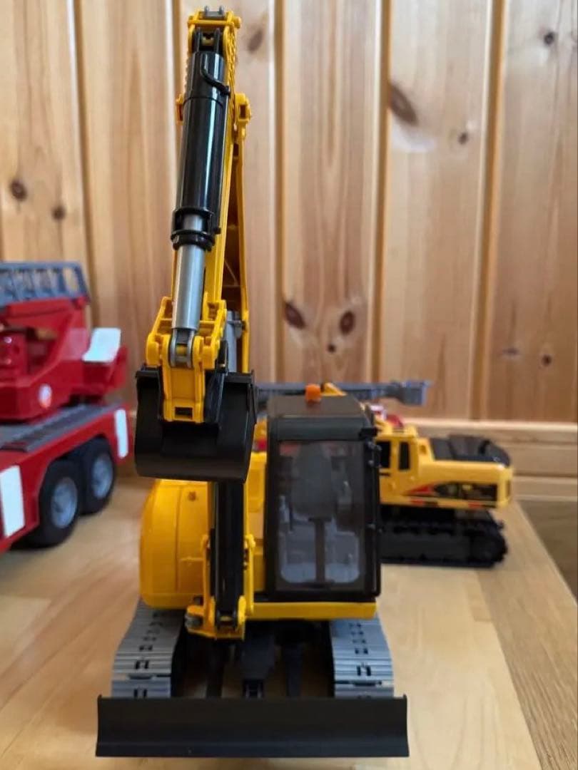 Bruder ブルーダー 消防車　ランドローバー　ショベルカー　おまけ付き