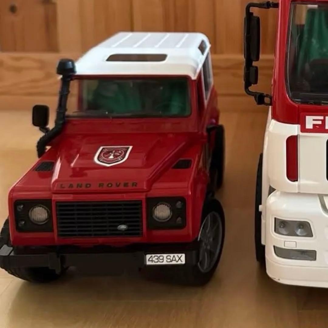 Bruder ブルーダー 消防車　ランドローバー　ショベルカー　おまけ付き
