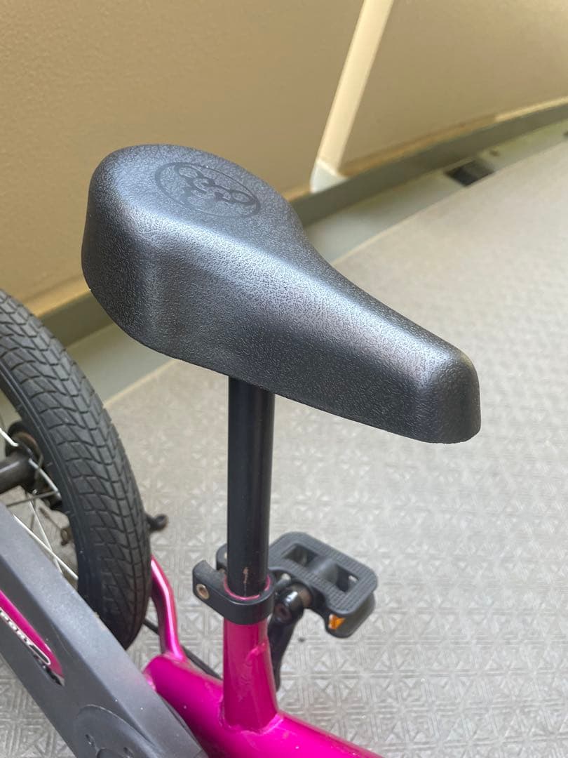ストライダー14X 14フューシャピンク 付属品付き　川崎市手渡し