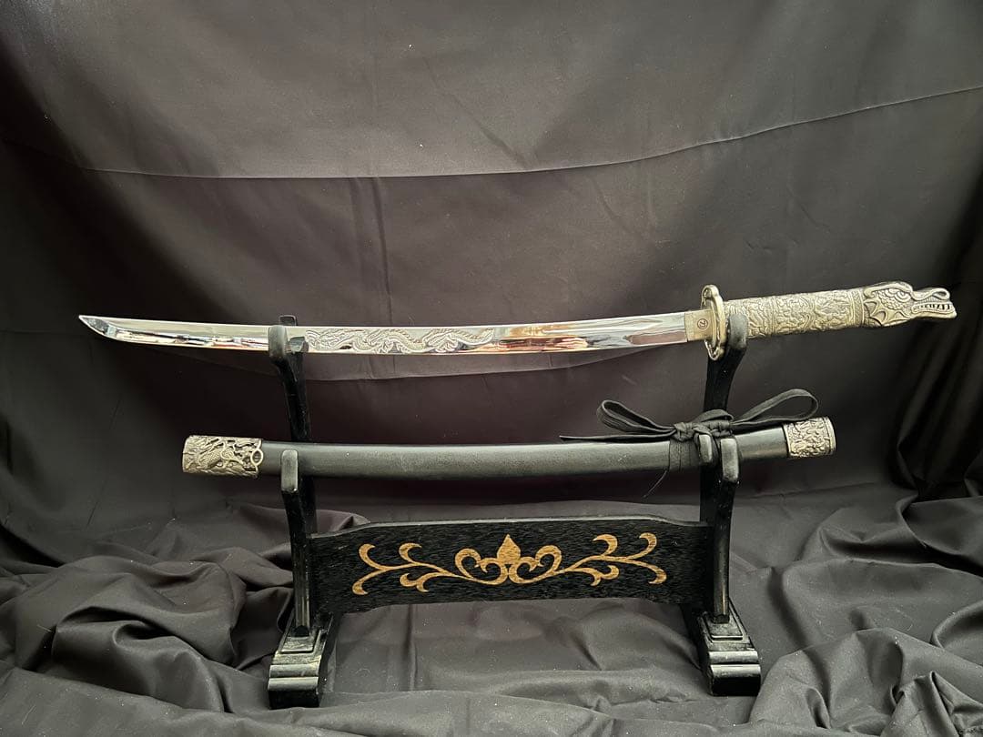 軍刀 龍頭模様銀柄　日本刀 模造刀 居合刀 武士道 鑑賞用 全長約82cm