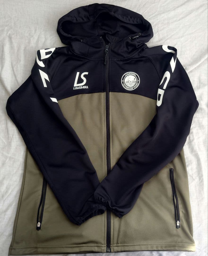 ルースイソンブラ ジャージ上下セット Ｍサイズ