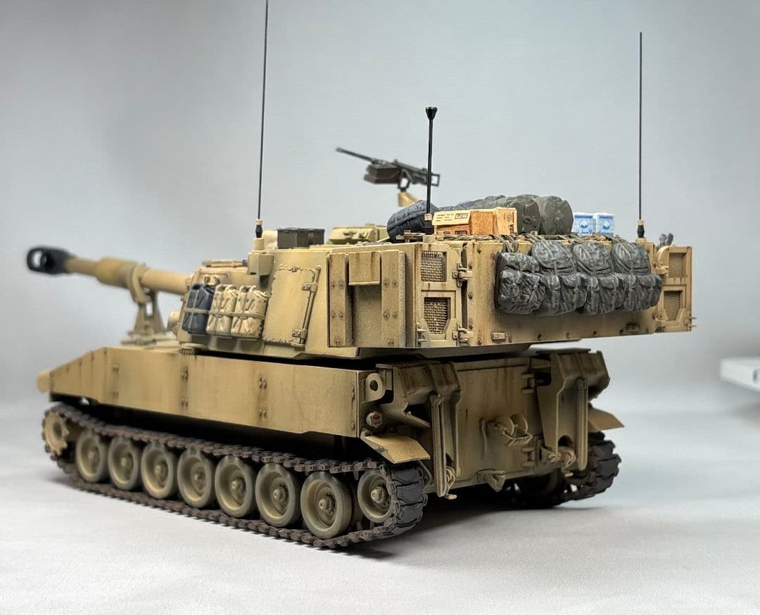 【完成品】イタレリ 1/35 アメリカ自走砲 M109 A6 パラディン