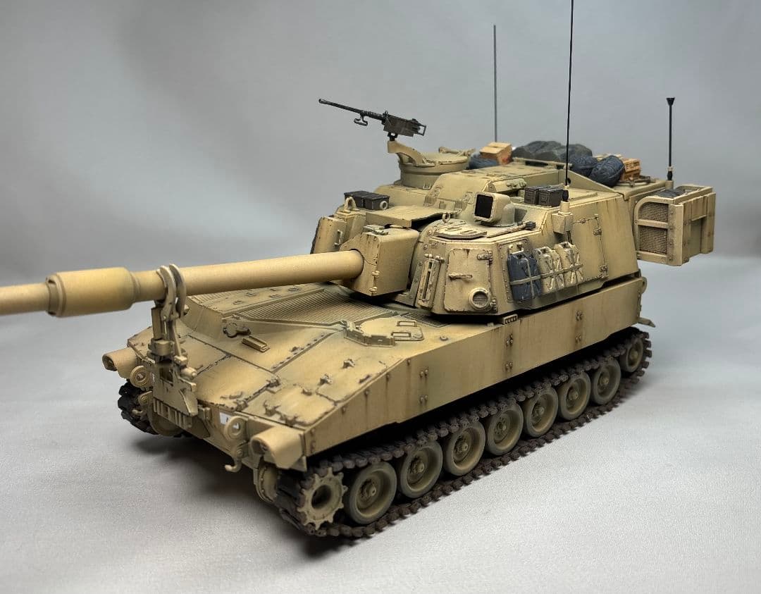 【完成品】イタレリ 1/35 アメリカ自走砲 M109 A6 パラディン