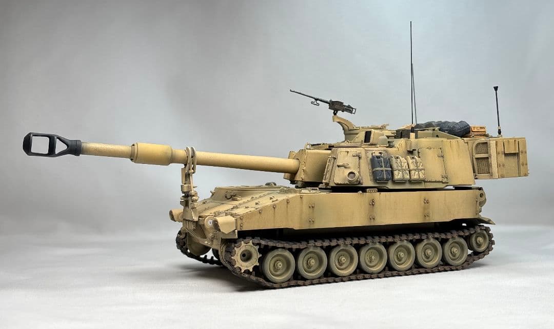 【完成品】イタレリ 1/35 アメリカ自走砲 M109 A6 パラディン