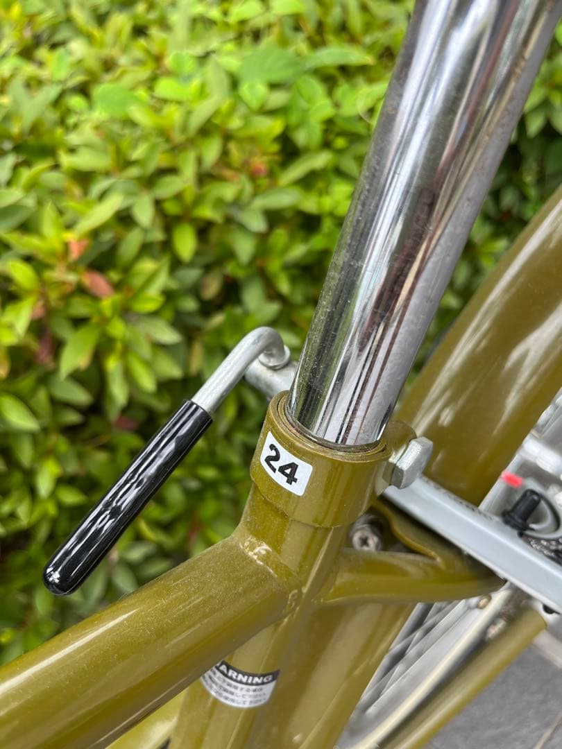 オリーブ　カーキ　シティサイクル 24インチ　ジュニア