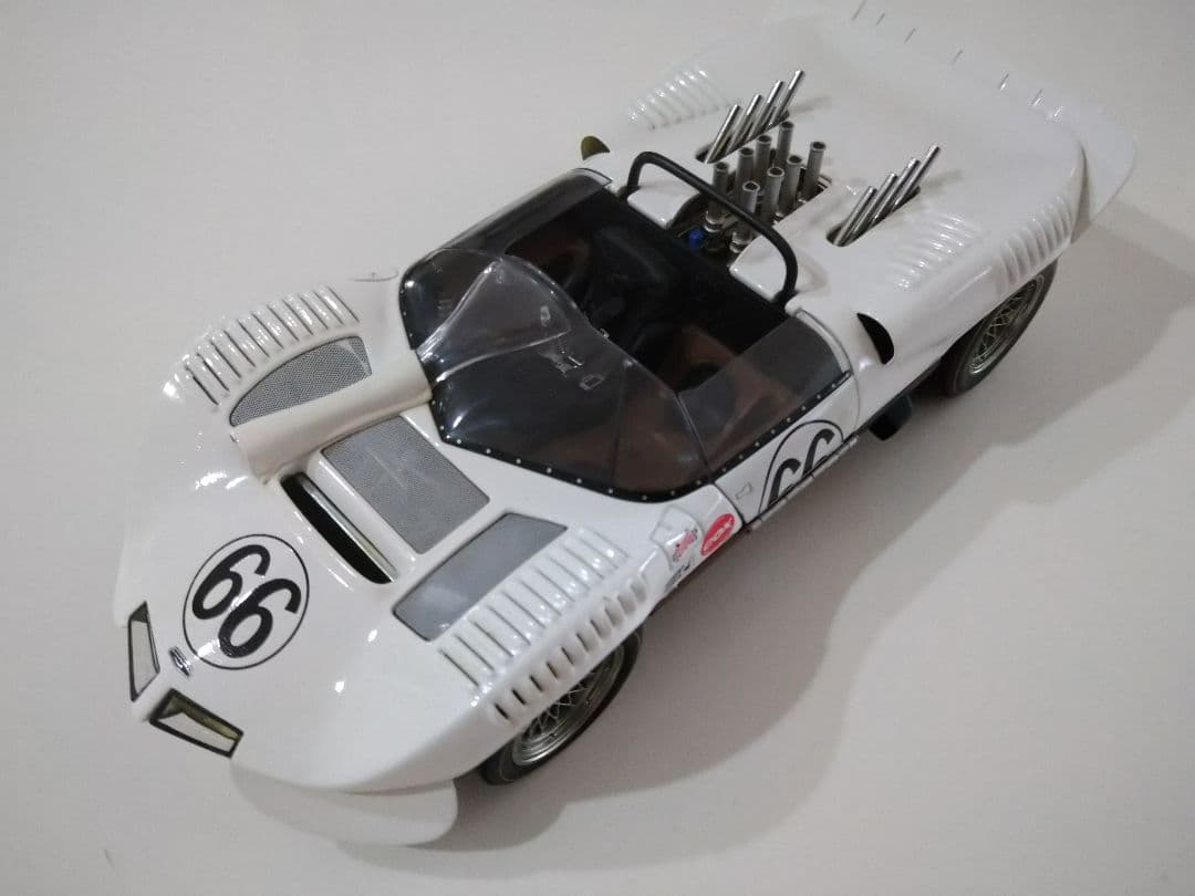 車　ＡＵＴＯ・Ａｒｔ　1/18　Ｃｈａｐａｒｒａｌ　ダイキャストミニカー