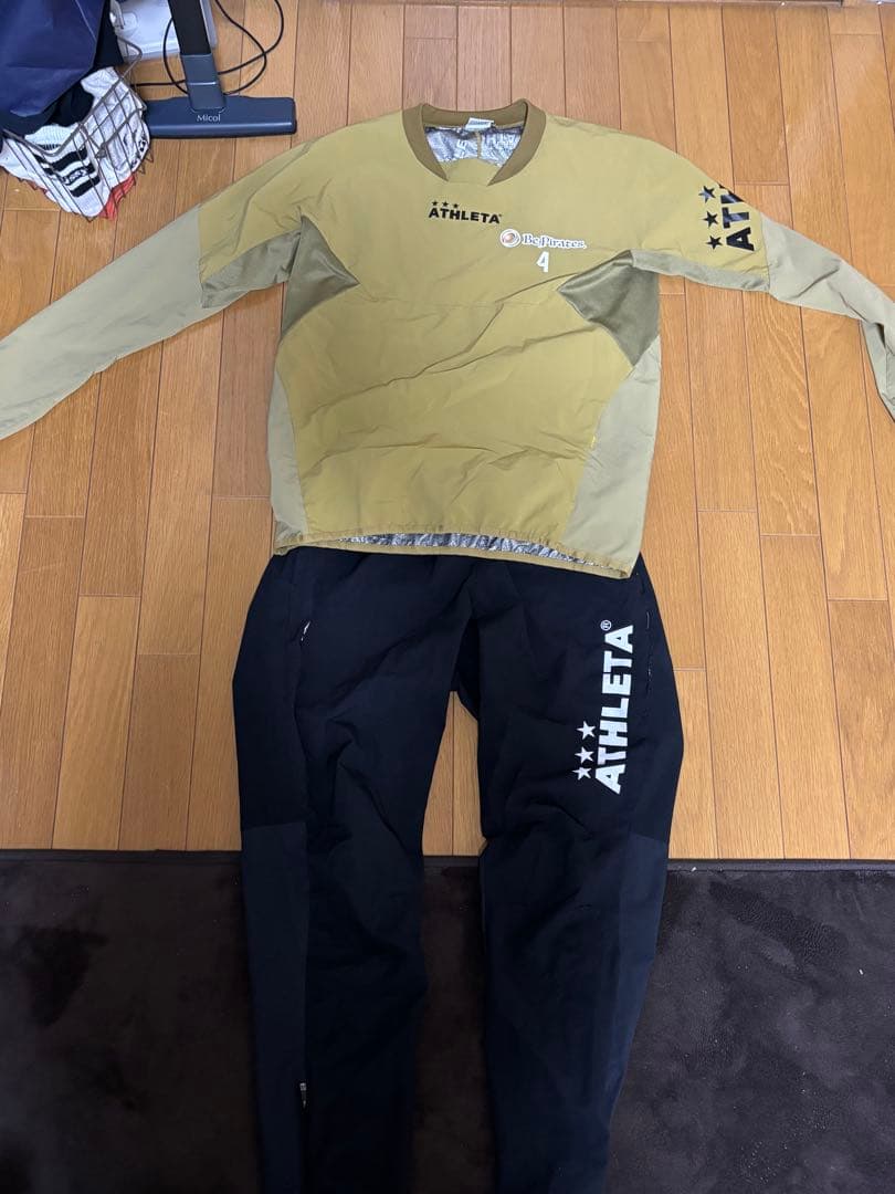 近江高校サッカー　ピステジャージ　選手権