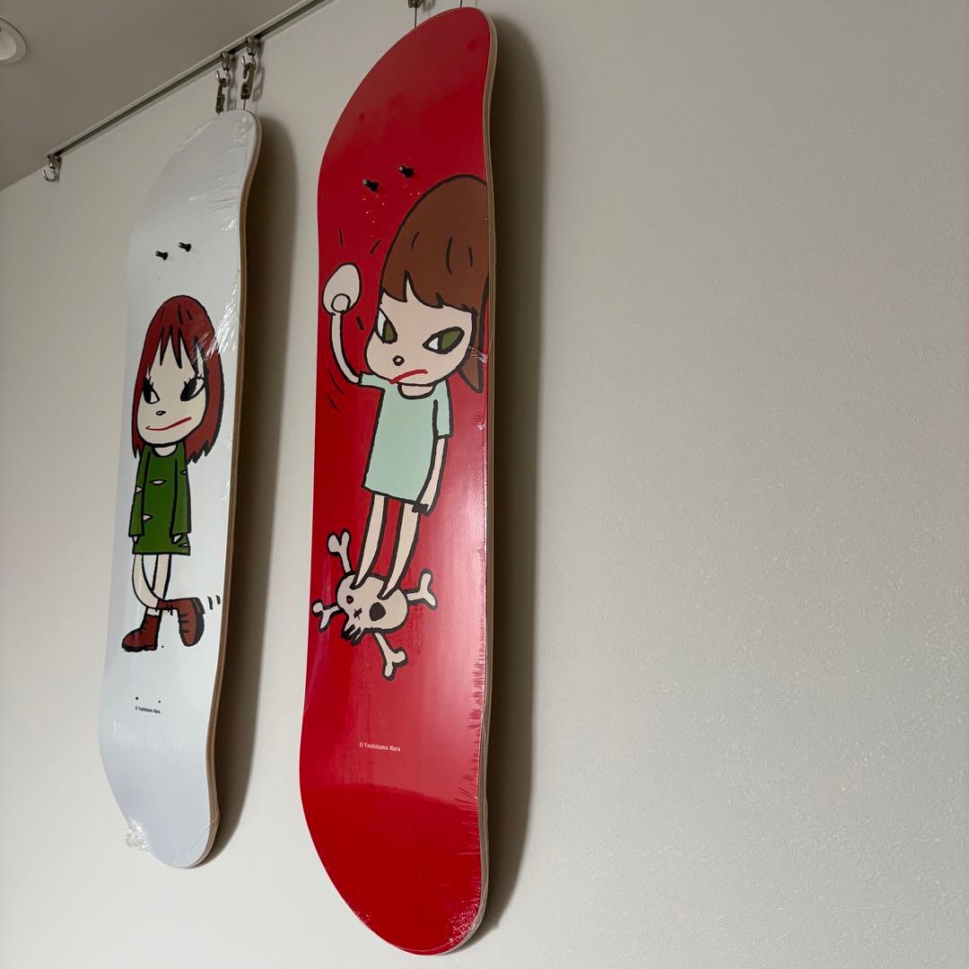 奈良美智　MoMA スケートボード　赤白2枚セット　付属カード・金具・元箱あり