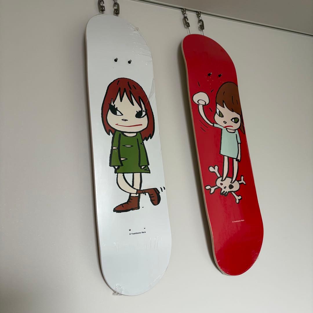 奈良美智　MoMA スケートボード　赤白2枚セット　付属カード・金具・元箱あり