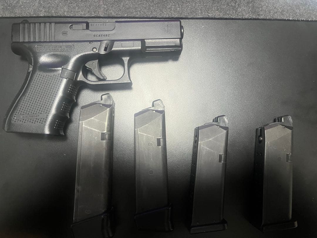 Glock 19 東京マルイ　ガスガン マガジン4本付き